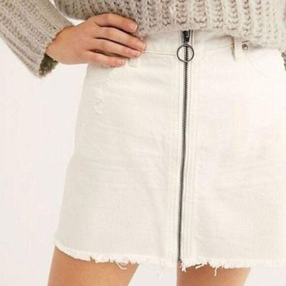 We The Free Zip It Up Mini Skirt White Distressed Raw Hem Jean Denim Full-Zip - Picture 2 of 10